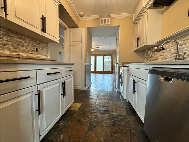 Building Photo - 2041 Winrock Blvd