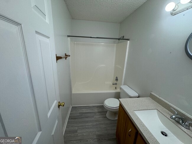 Building Photo - 205 Silver Fox Dr