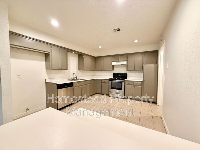 Building Photo - 12308 Green Valley Dr