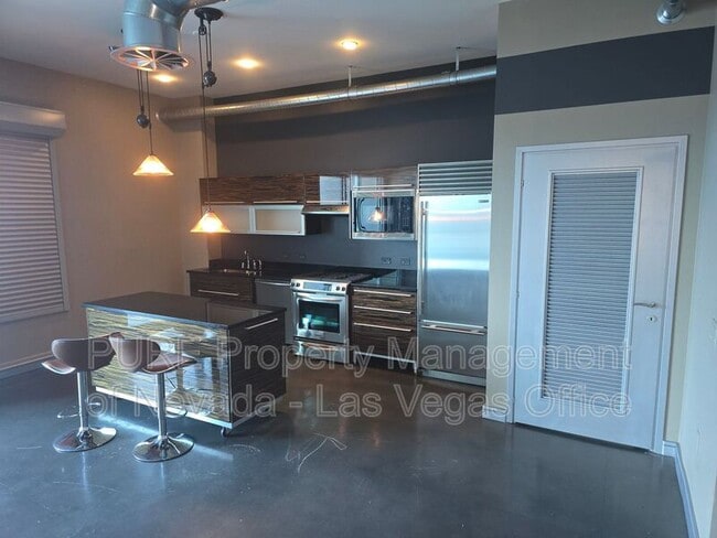 Building Photo - 200 Hoover Ave