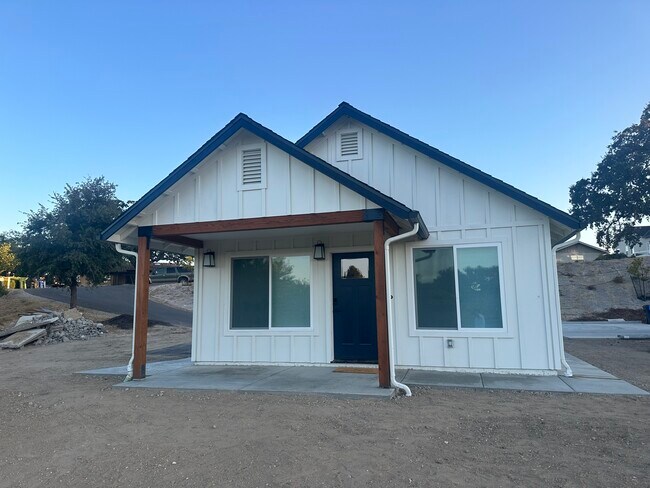 Building Photo - 736 Renate Way