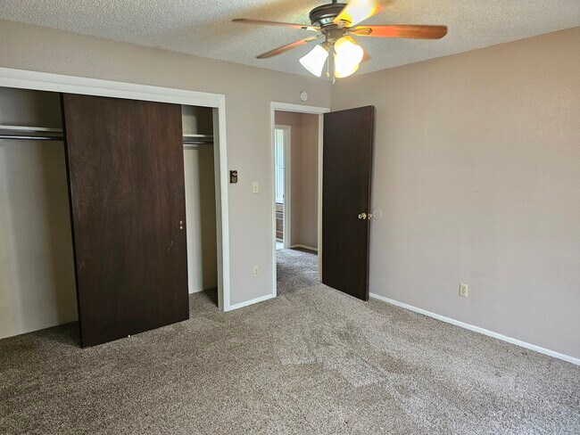 Building Photo - 6475 Yvonne Way