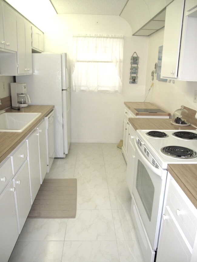 Building Photo - 14500 Canalview Dr