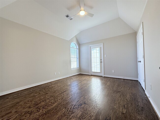 Building Photo - 1963 Peden St