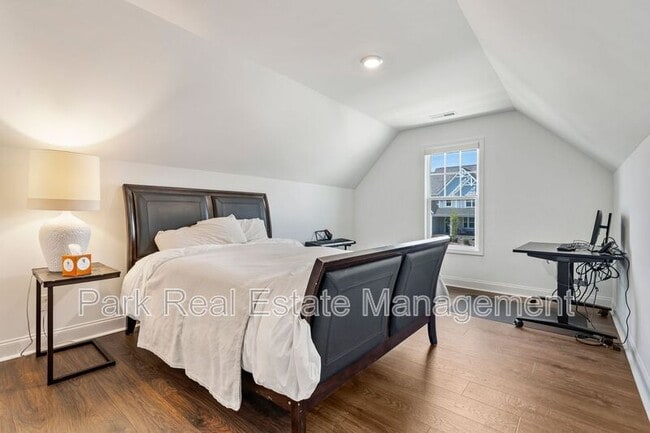 Building Photo - 1017 Prominence Dr