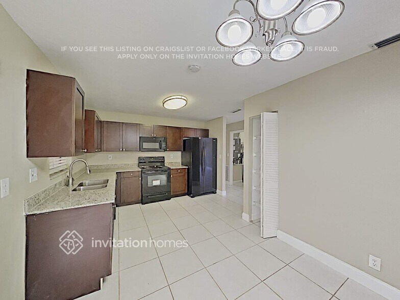 Building Photo - 12162 NW 23rd Manor
