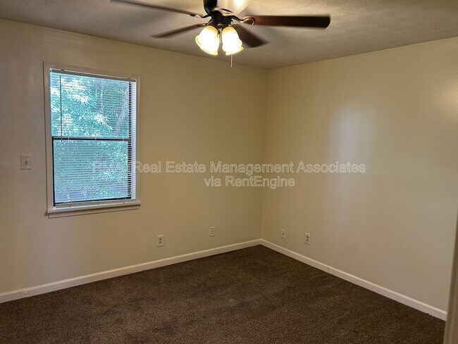 Building Photo - 128 Westwind Ct