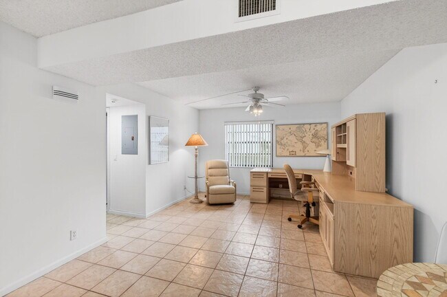 Building Photo - 5851 Parkwalk Dr