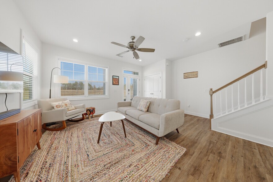 Building Photo - 4744 Siddons Dr