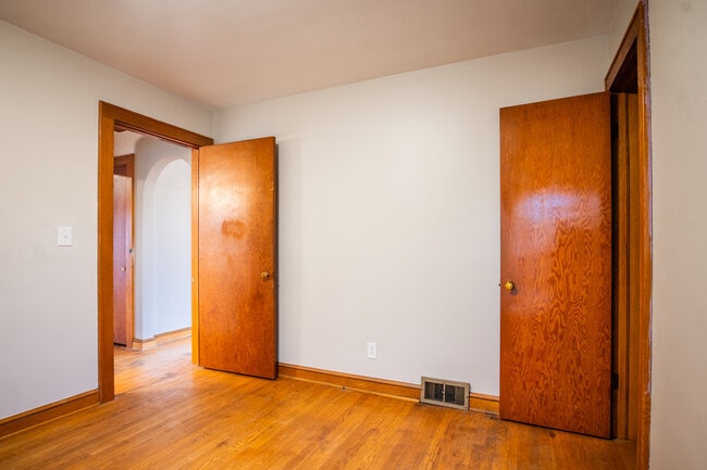 Building Photo - 610 Russell St