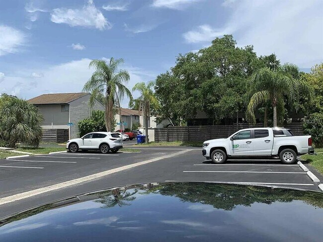 Building Photo - 1084 Longfellow Cir