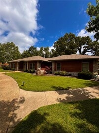 Building Photo - 723 N Lakeview Dr