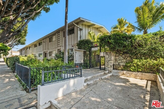 Building Photo - 4040 Grand View Blvd