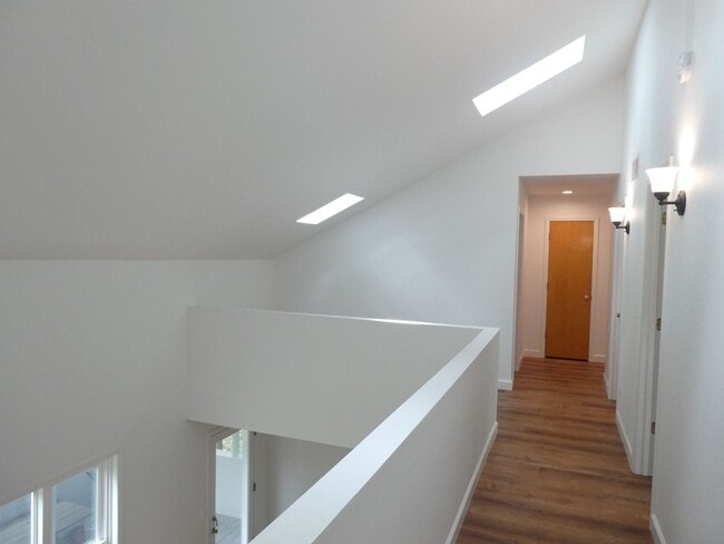 Building Photo - 3 Bedroom 2 Bath Home- Old South West