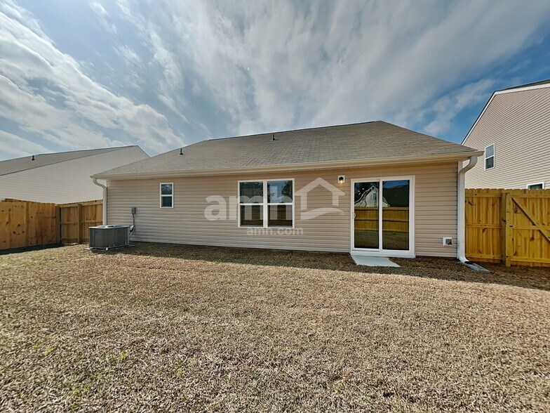 Building Photo - 1370 John Swann St