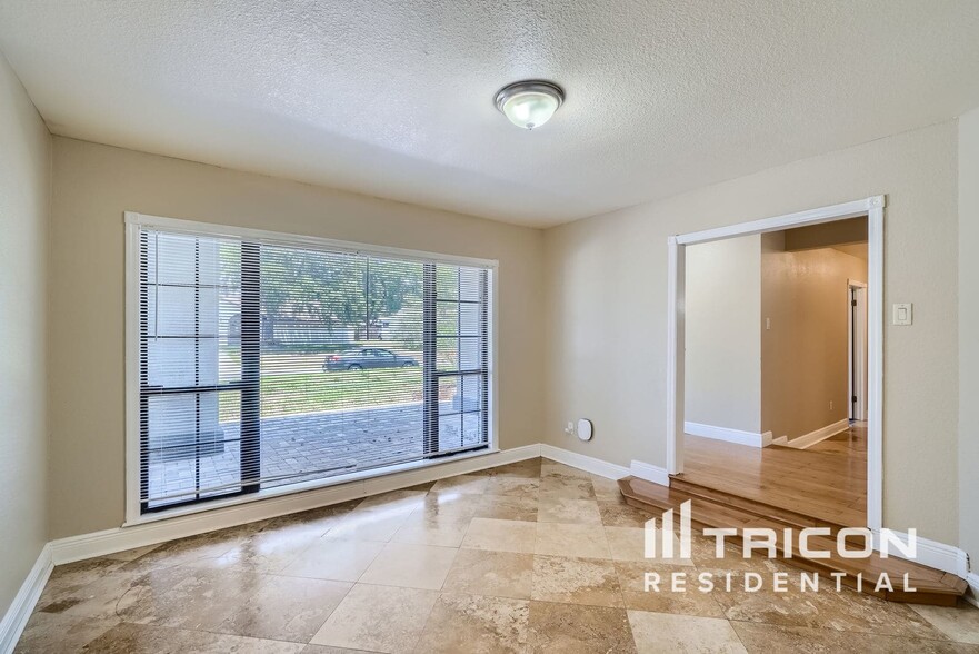 Building Photo - 321 Hollowtree Dr