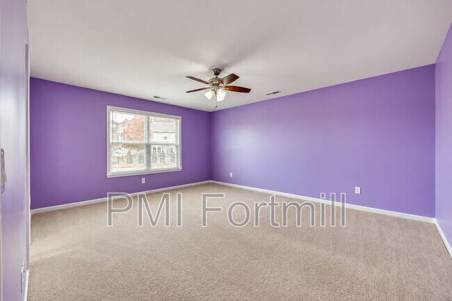 Building Photo - 1080 Crescent Moon Dr