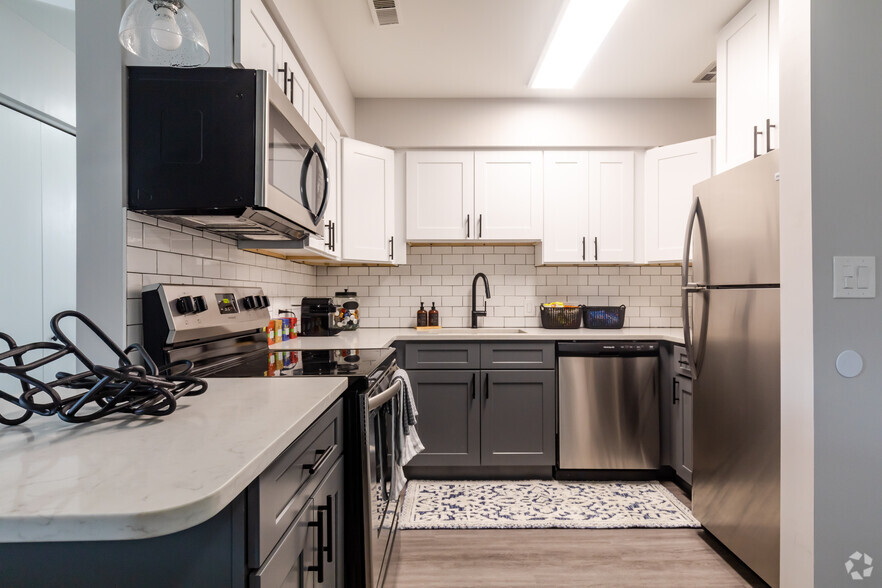 1BR, 1BA - Kitchen - Grand Park Apartments