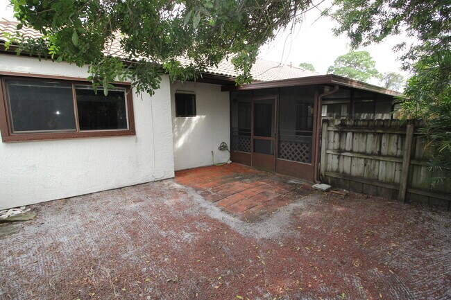 Building Photo - 652 Casa Grande Dr
