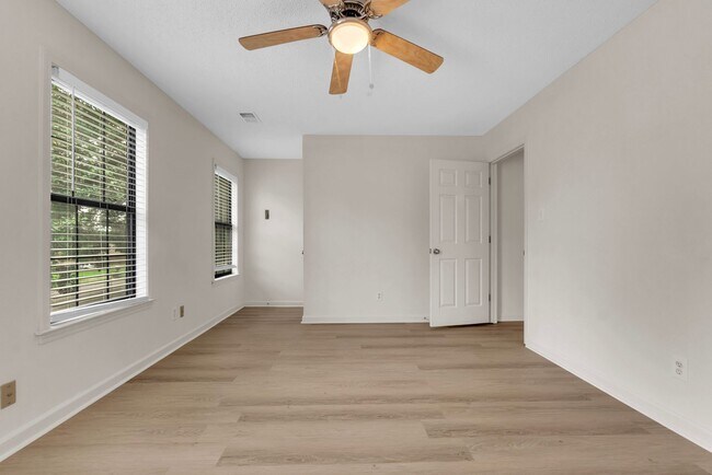 Building Photo - 6503 Evergreen Dr