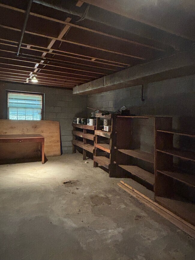 Building Photo - 1513 Raeford Rd