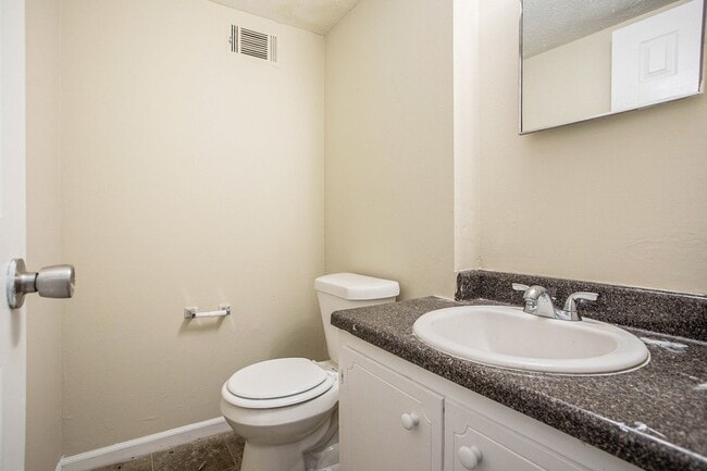 Building Photo - 4 bdrm, 2.5 bath in Stonecrest