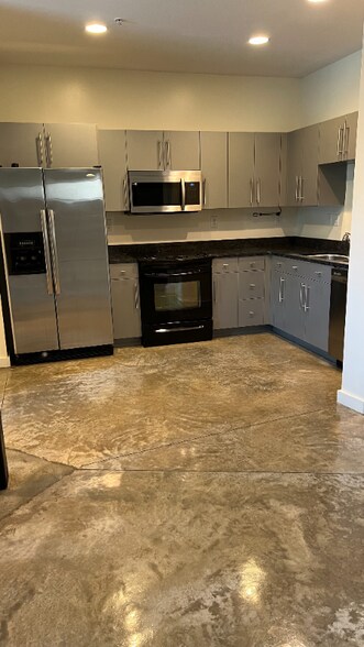 Building Photo - 5008 S MacDill Ave