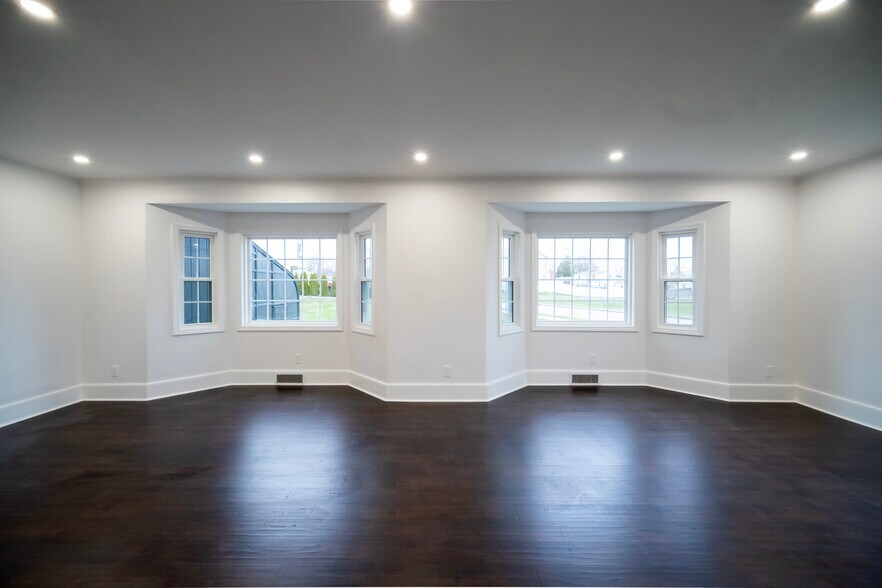 Building Photo - 10 Wampanoag Trl