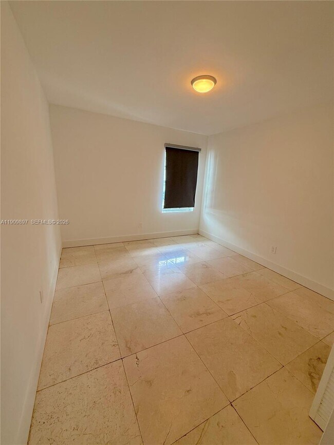 Building Photo - 541 NE 62nd St