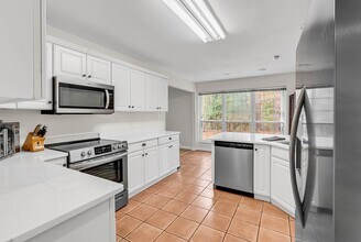 Building Photo - ** $1,000 off your first months rent with a move in by April 1st ** Don't miss out on this gorgeo...