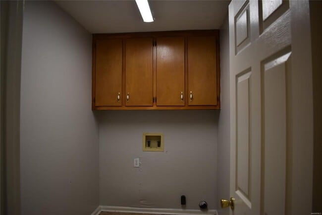 Building Photo - 3001 Sutton Dr