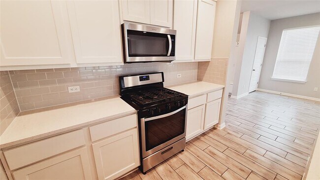 Building Photo - 124 Peruvian Ln
