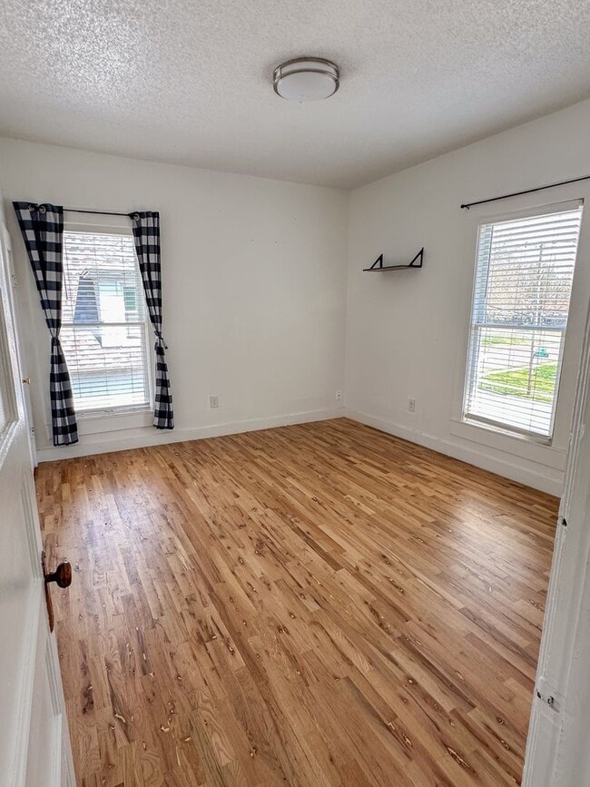 Building Photo - Charming 2-Bed, 1-Bath Duplex Near MSU and Downtown