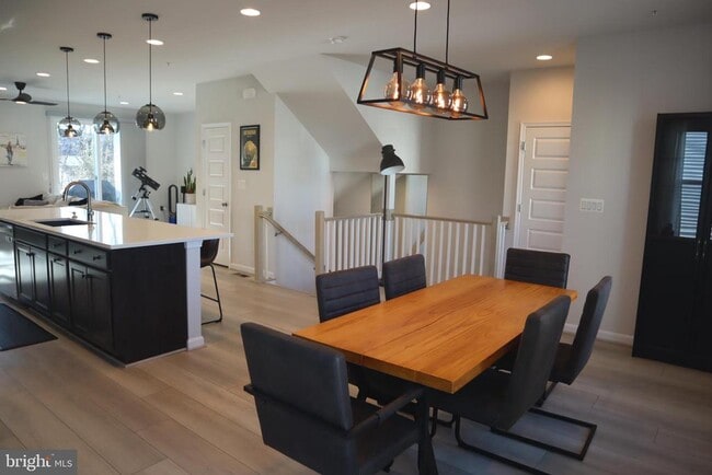 Building Photo - 585 Cross Chase Dr