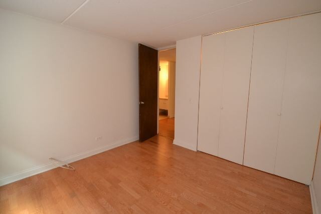 Building Photo - 622 W Wellington Ave