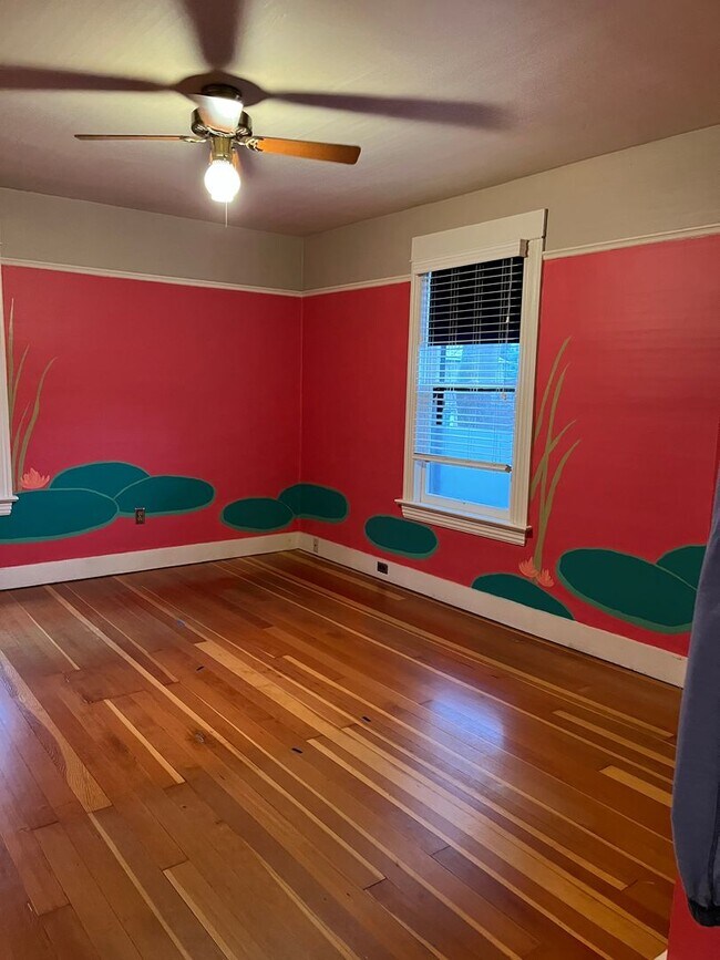 Building Photo - 2002 NE 13th Ave