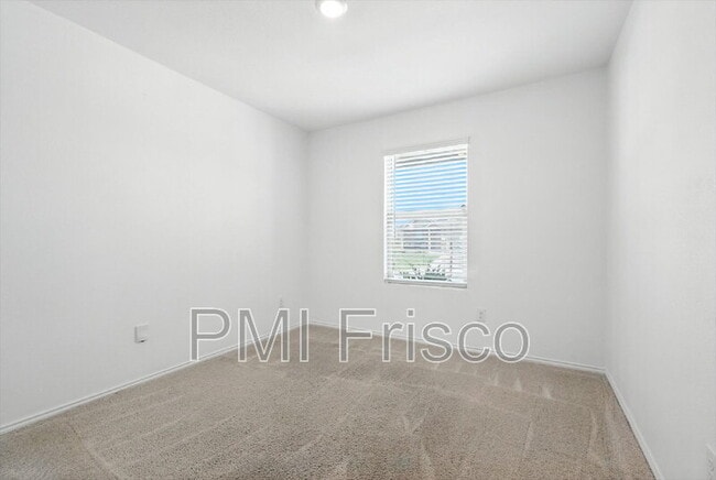 Building Photo - 1653 Bluffview Dr