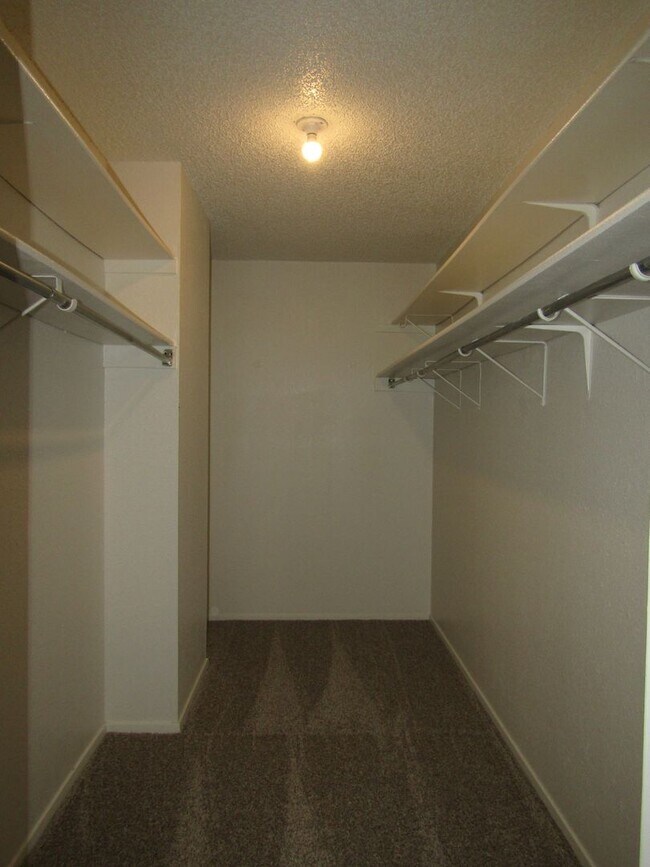 Building Photo - 7612 Islander Dr