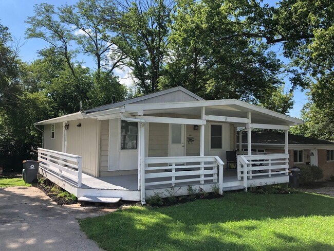 Primary Photo - 3 bedroom house 5 person occupancy Availab...