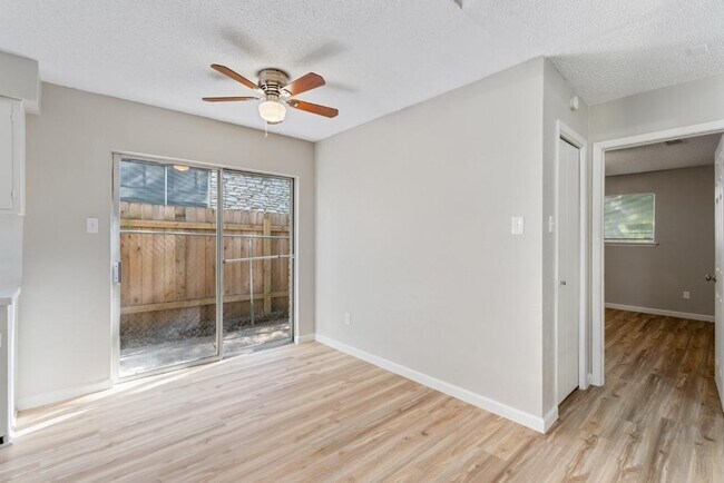 Building Photo - 10503 Little Pebble Dr