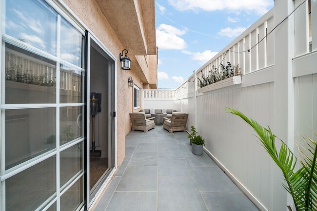 Building Photo - Fully Furnished Rental Imperal Beach