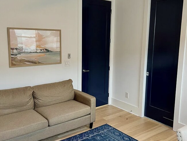 Building Photo - Modern Downtown Nashville 4 Bed, 3.5 Bath Home with Designer Finishes and Fully Fenced Backyard