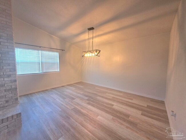 Building Photo - 760 Briarwood Dr