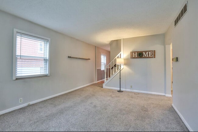 Building Photo - 37 Towanda Dr