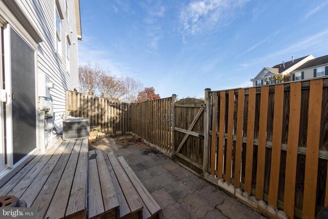 Building Photo - 7685 Duneiden Ln