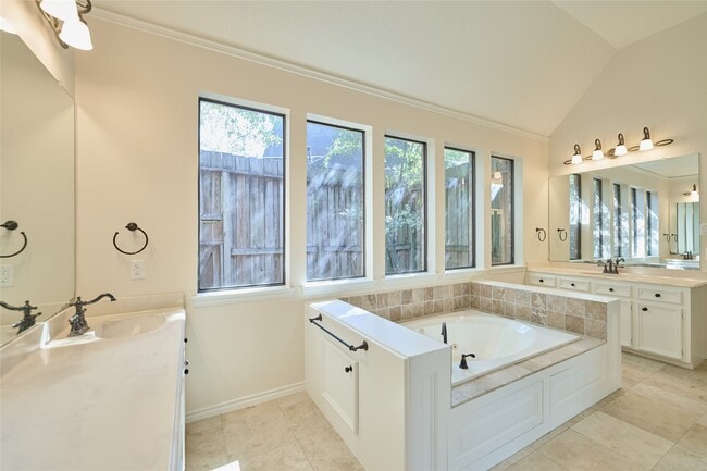 Building Photo - 6 Glen Canyon Pl