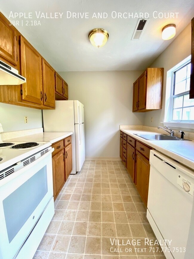 Building Photo - 710 Apple Valley Dr
