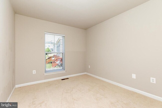 Building Photo - 427 Woodcrest Dr SE