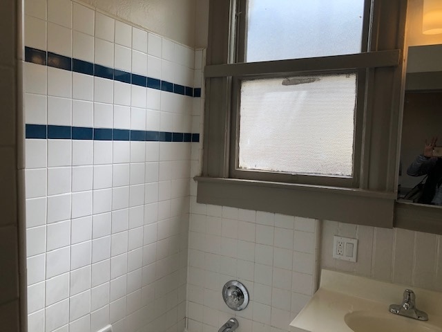Shower over tub - 1542 Hayes St