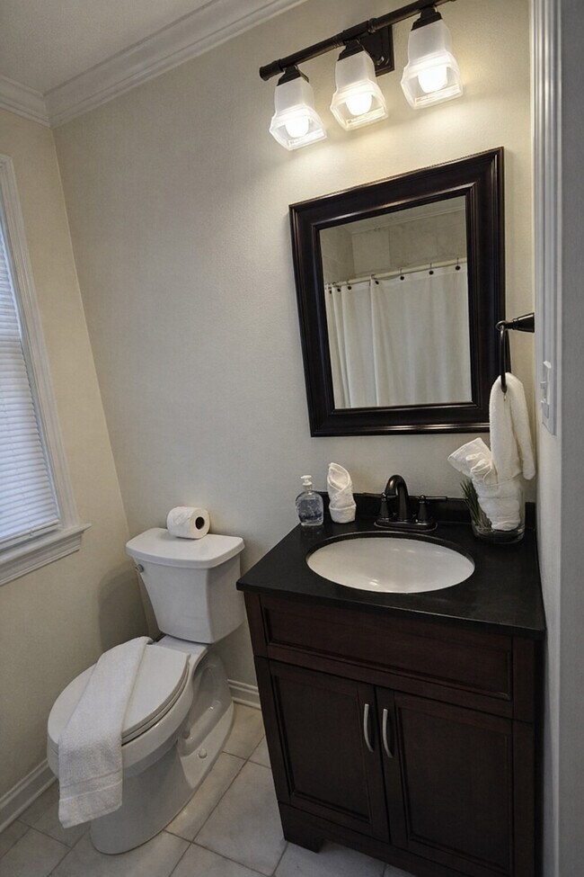 Building Photo - 321 Senate Ct